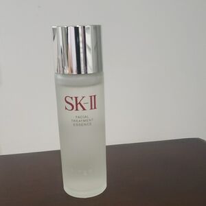Facial Treatment Essence - Silver and White